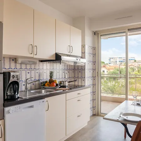 The Originals Boutique, Les Strelitzias מלון 3*