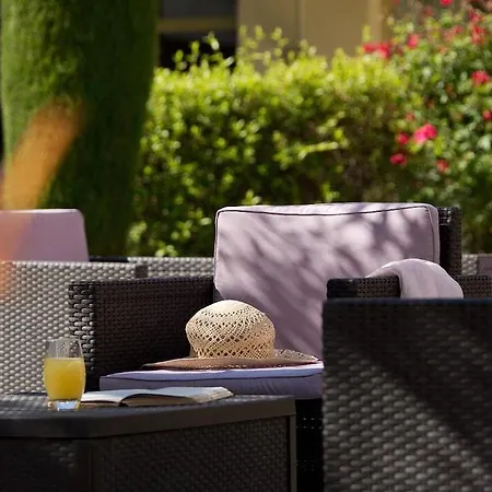 The Originals Boutique, Les Strelitzias מלון 3*