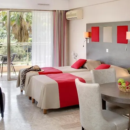 The Originals Boutique, Les Strelitzias