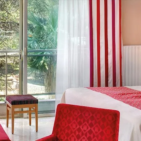 The Originals Boutique, Les Strelitzias