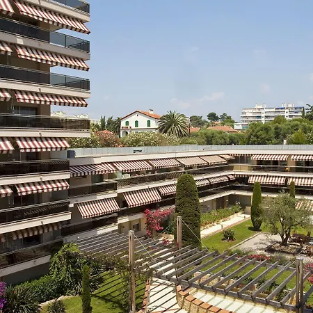 The Originals Boutique, Les Strelitzias מלון ז'ואן-לה-פינס