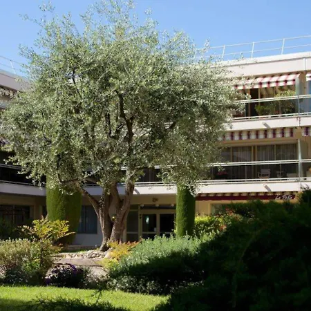 The Originals Boutique, Les Strelitzias