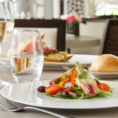 מלון The Originals Boutique, Les Strelitzias 3*