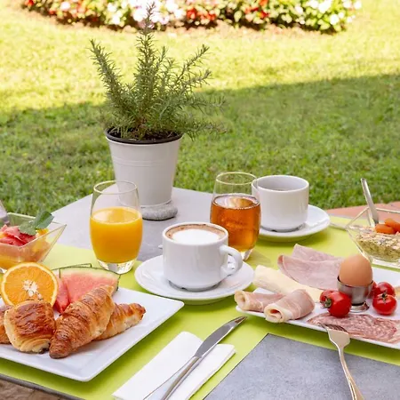 The Originals Boutique, Les Strelitzias Szálloda