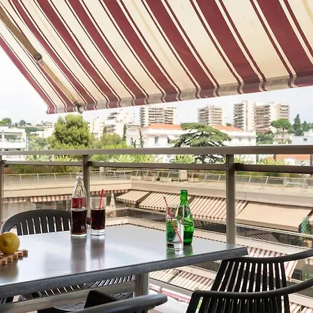 Hotel The Originals Boutique, Les Strelitzias 3*