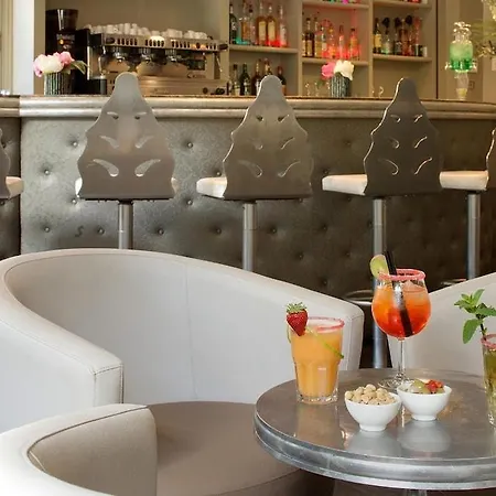 The Originals Boutique, Les Strélitzias 3*