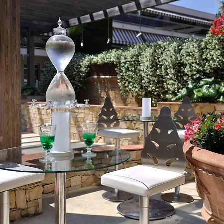 Hotel The Originals Boutique, Les Strelitzias 3*