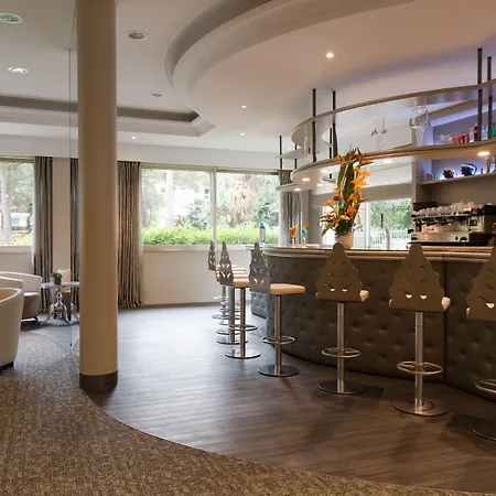 The Originals Boutique, Les Strelitzias Juan-les-Pins