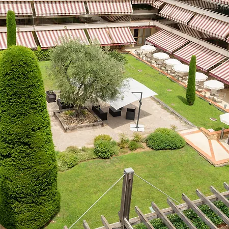 Hotel The Originals Boutique, Les Strelitzias 3*