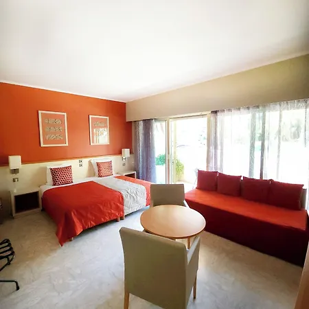 Hotel The Originals Boutique, Les Strelitzias 3*