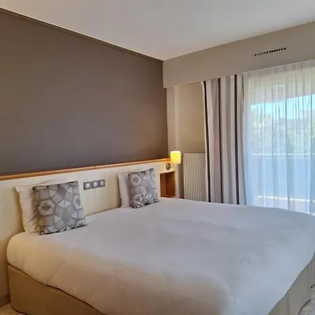 The Originals Boutique, Les Strelitzias 3*
