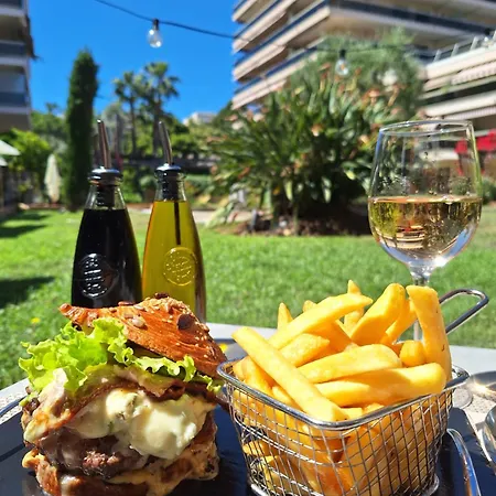The Originals Boutique, Les Strelitzias Juan-les-Pins