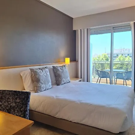 Hotel The Originals Boutique, Les Strelitzias 3*