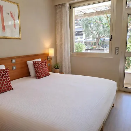 The Originals Boutique, Les Strélitzias 3*