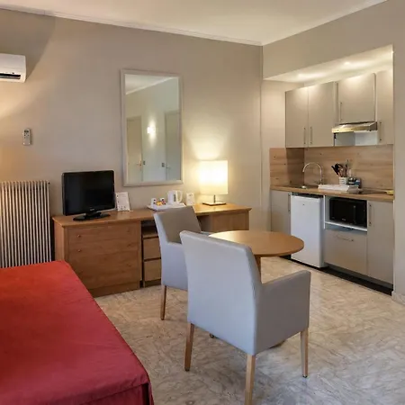 Hotel The Originals Boutique, Les Strelitzias 3*
