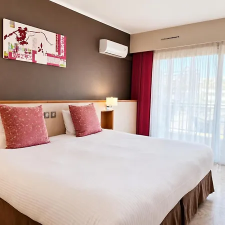 The Originals Boutique, Les Strelitzias 3*