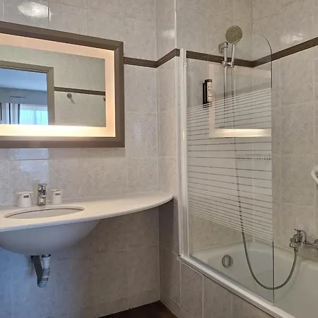 Hotel The Originals Boutique, Les Strelitzias 3*