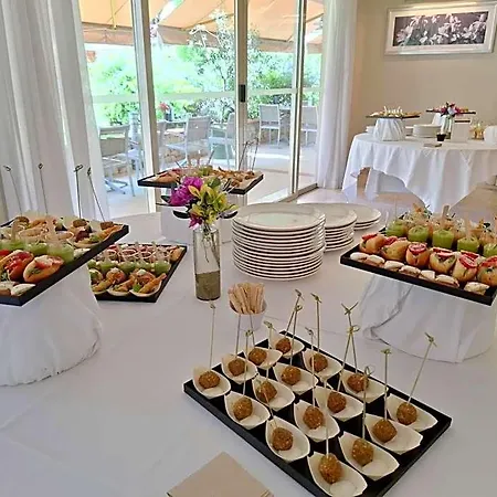 The Originals Boutique, Les Strelitzias Hotel 3*