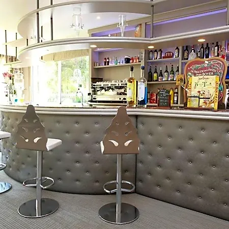 The Originals Boutique, Les Strelitzias 3* جوان ليه باه