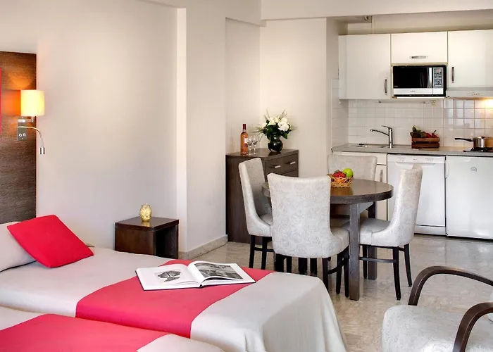 The Originals Boutique, Les Strelitzias Hotel 3*