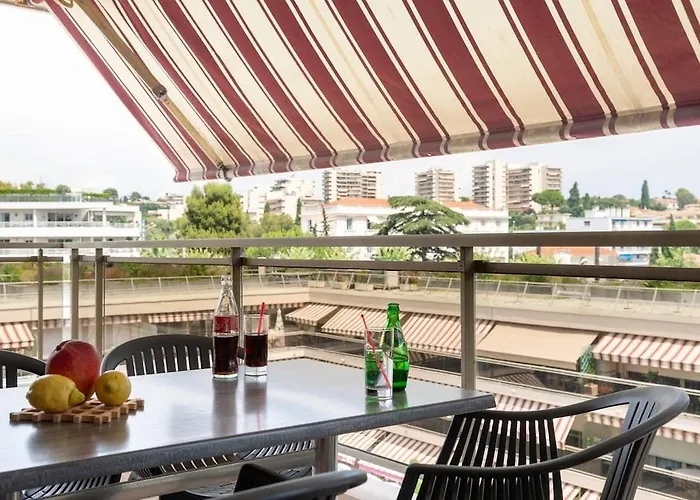 Hotel The Originals Boutique, Les Strelitzias 3*