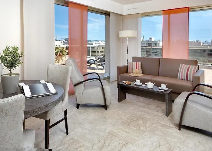 The Originals Boutique, Les Strelitzias Juan-les-Pins