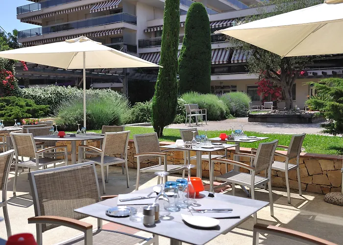 The Originals Boutique, Les Strelitzias 3*