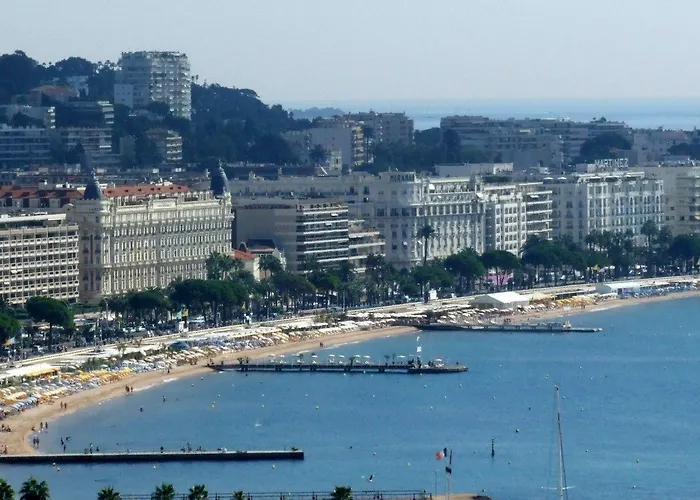 The Originals Boutique, Les Strelitzias Hotel