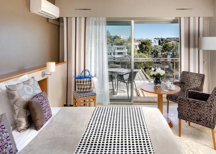 The Originals Boutique, Les Strelitzias Juan-les-Pins