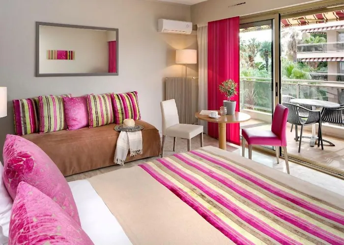 Hotel The Originals Boutique, Les Strelitzias