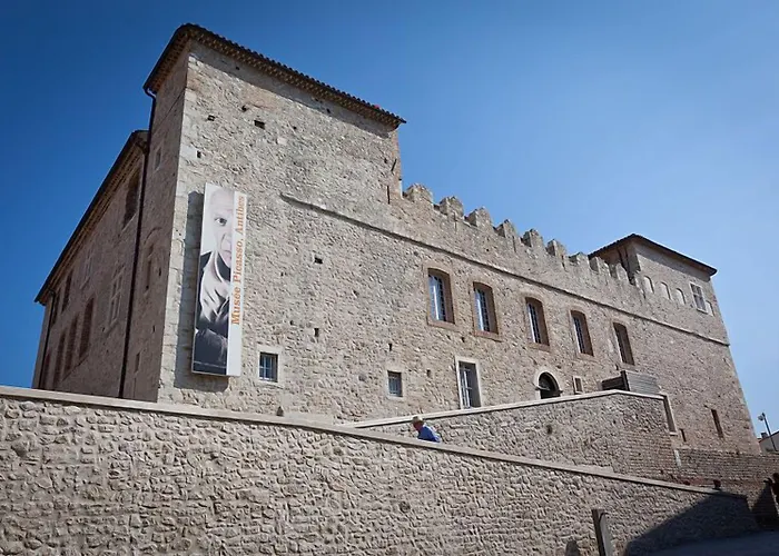 Hotel The Originals Boutique, Les Strelitzias 3*