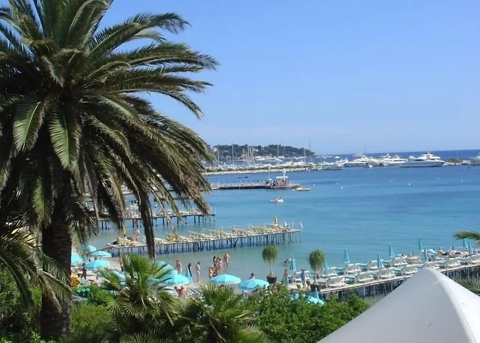 The Originals Boutique, Les Strelitzias Hotel